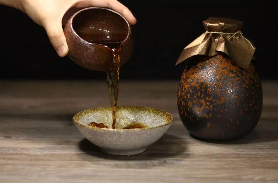 花雕酒是黄酒吗（花雕酒和黄酒的区别）