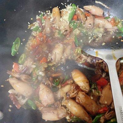 最后一个人口味添加蚝油 味达美 鸡精，海兔本来就是咸的 所以这道菜不需要再放盐了